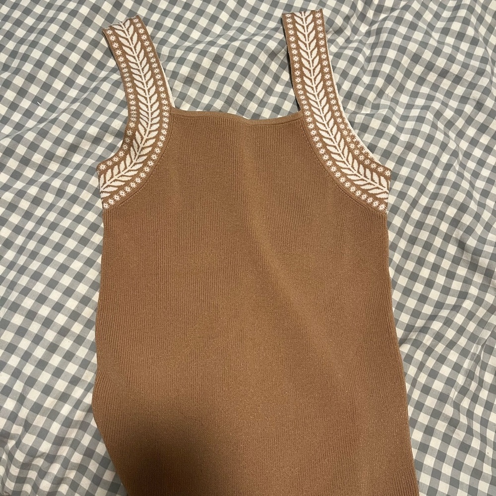 Brown Sleeveless Knit Top with White Leaf Trim